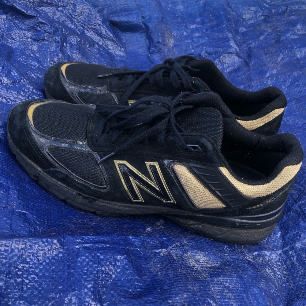 New balance 990v5 “Triple Black Gold”
